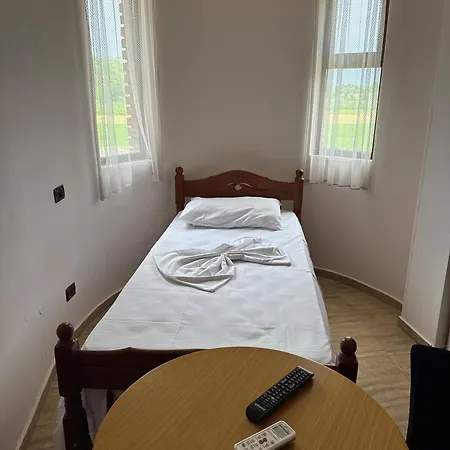 E Kuqe Hotel